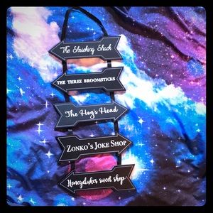 NWOT! Harry Potter Hogsmeade Sign Wall Hanging